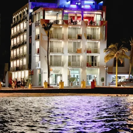 Seven Crown la Paz Malecon