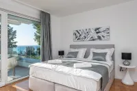 Sunset Apartment with Private Pool and Jacuzzi - Hot Tub
