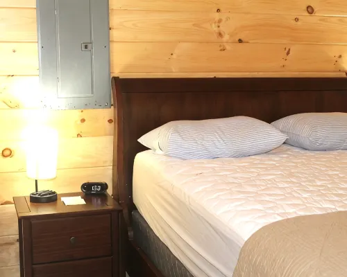 Stevens Lane New Log Cabin - Lamoka Lake - Just Steps from the Water's Edge. Hotels in Tyrone