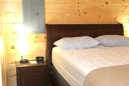 Stevens Lane New Log Cabin - Lamoka Lake - Just Steps from the Water's Edge.