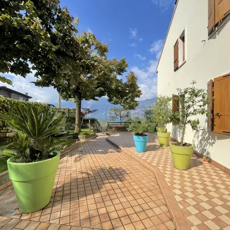 PANORAMIC APARTMENT SITUATED IN THE TOWN CENTER WITH LAKE VIEW