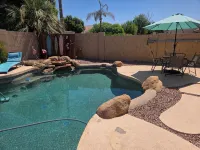 Backyard Oasis near downtown - สระว่ายน้ำส่วนตัว