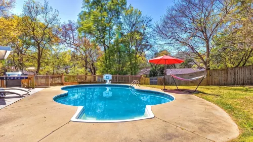 Stylish 5Br Split-Level Spacious Oasis w/Pool, BBQ & Game Room