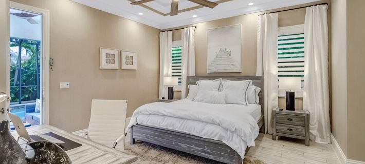 Beach! 2 Masters w Kings, Pets, Queen ensuite, hot tub, private heated Pool Hotels in Naples Park