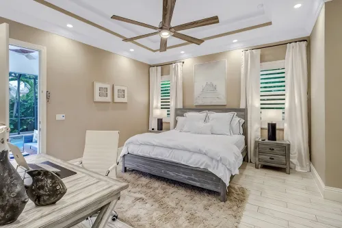 Beach! 2 Masters w Kings, Pets, Queen ensuite, hot tub, private heated Pool
