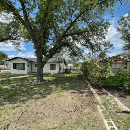 Modern 3 Bedroom 2 Bath Home Centrally Located!