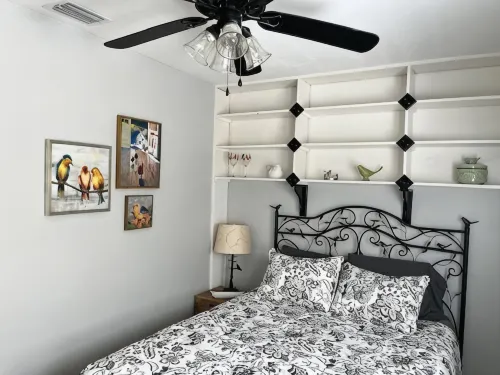Cozy cottage minutes from beaches, historic downtown, and vibrant arts district! - 2-نجوم