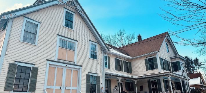 Ski Minutes Away & Pool Onsite Hotels in Merrimack County