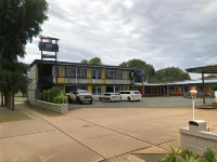Memphis Motor Inn - parking