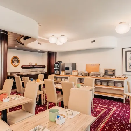Garden Hotel Michelangelo Отели рядом с достопримечательностью «Музей М9»