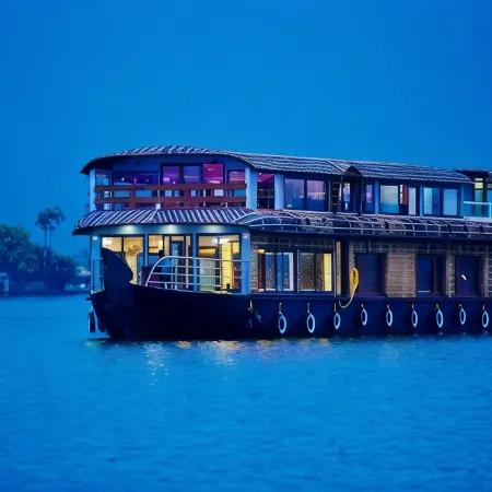 Premium Houseboat