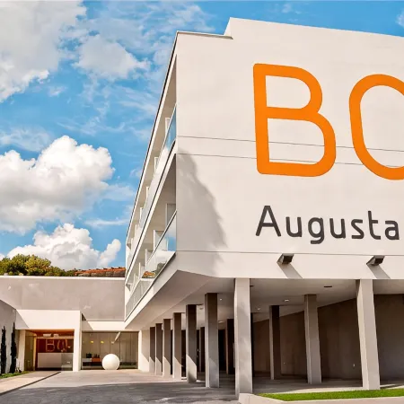 BQ Augusta Hotel Отели рядом с достопримечательностью «Торговый центр El Corte Ingles»