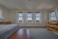 Lake Front Cabin with Amazing Sunsets- Easy Access to the Inland Sea - Hytter