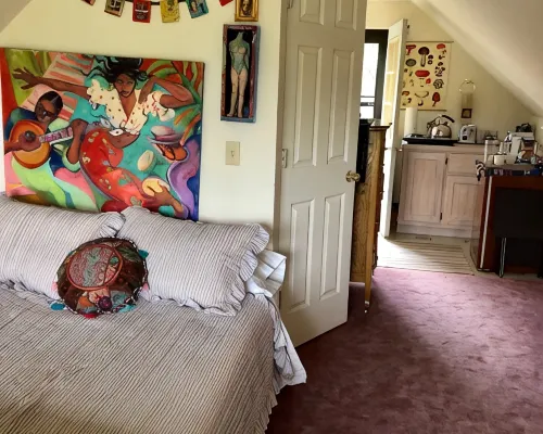 AFFORDABLE Glorified Basecamp -"The Bird House" Hotels in Pray