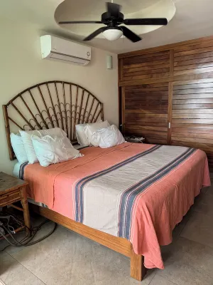 Bella Vista--Spectacular Views of Zihua Bay from 1-BR Condo above Madera Beach