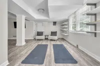 North Hills Home 4 BR/2 BA with attached studio - Bungalows