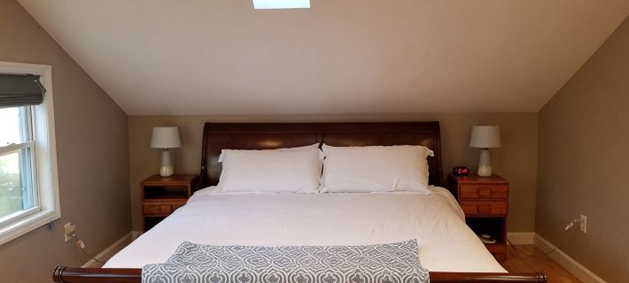 Walk to Everything! Large studio with hot tub in Black Mountain Hotels in Black Mountain