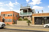 Dreamy Venice Beach 5BR House with Rooftop & Steps to Beach