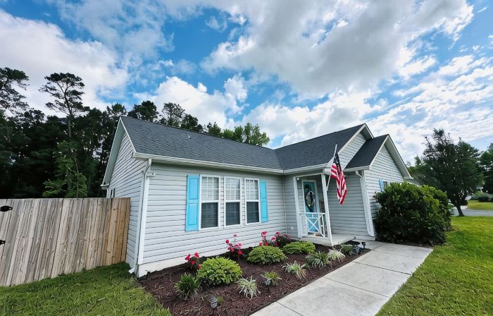 Surf City Off Island Retreat! 2.5 mi to beach - Flexible booking days!