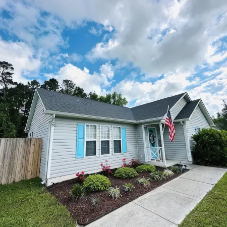 Surf City Off Island Retreat! 2.5 mi to beach - Flexible booking days!