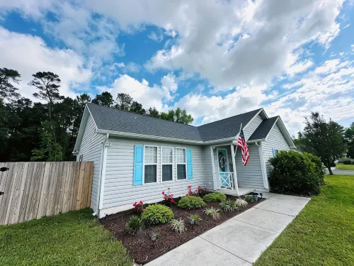 Surf City Off Island Retreat! 2.5 mi to beach - Flexible booking days!