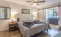 Downtown Tempe Maple-Ash Patio Home Steps from ASU - Boutique