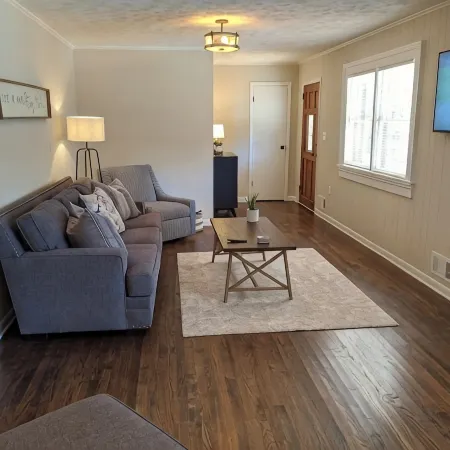 Convenient 3 Bedroom / 2 Bath House