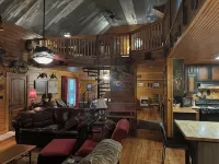Cabin in the woods overlooking Grenada lake. - 3-Star