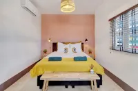 Waterfront 2-BR Oasis with dock – Near Beaches, Stunning Views & Relaxing Vibes! - Apartments