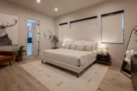 Family-Friendly • Downtown Luxury Villa • Hot Tub • Walk to Lake - 4-Star