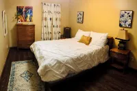 Button's Apartment-Cozy vintage-style 2-bedroom place in historic Batesville - Wifi