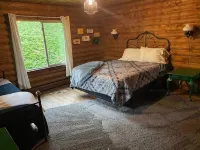 6-bedroom cabin just 2 miles from Mohican River - Chalets