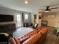 4 Blocks from rt66- Hot Tub-Firepit-AC - Homestays