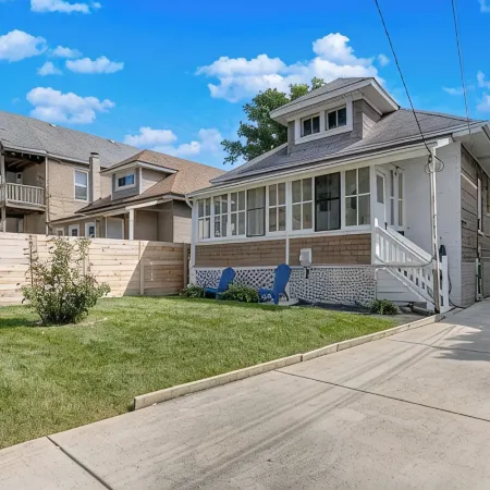 Oak Park, IL, entire house, short walk to train.