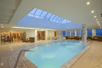 The Penthouse Suites Hotel - Kolam Renang