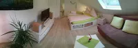 Bright, friendly top floor apartment with WLAN, 15 min. walk to the beach. - Wifi