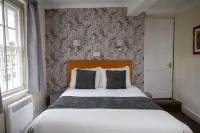 Bell Hotel by Greene King Inns - bars