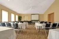 Super 8 by Wyndham Monticello - Bãi đậu xe
