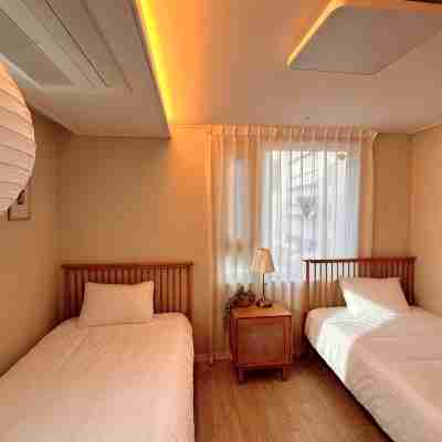 [New SuiteRoom]Yeonnam,Hongdae 5minutes,Airportbus/Yeonhui-dong,4person,detached/Elevator/Parking Rooms