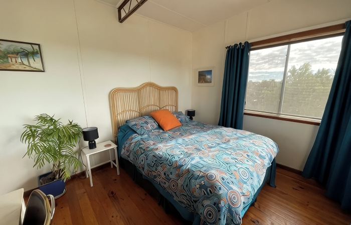 Cosy retro weekender with far-reaching views