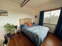 Cosy retro weekender with far-reaching views