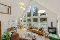 Mid-Century A-Frame Chalet. Dog Friendly. Only a Half-Mile Stroll to the Beach!