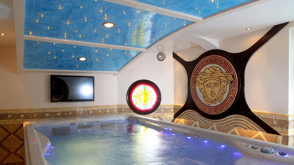 Officer's Yacht Club Resort & Spa