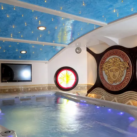 Officer's Yacht Club Resort & Spa