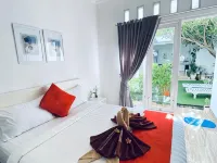 Umah Putih Hotels near Sampalan Harbor