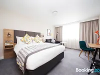Holiday Inn LONDON - GATWICK AIRPORT by IHG Hotel a Horley