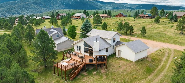 NEW Listing - Modern Mountain Family Retreat, Golf course, Trails, Skiing++ Hotels in Colfax County