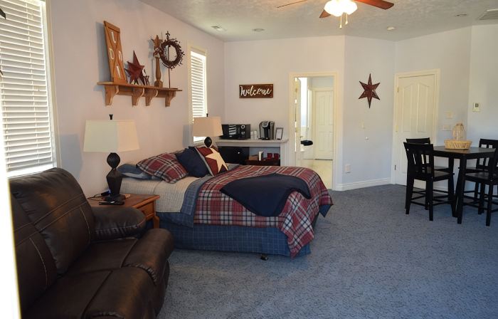 Spacious and Beautiful Private Room located only 30 minutes from Zion!
