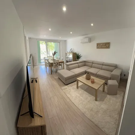 Joli Appartement Rénové de 55m2. Parking Gratuit