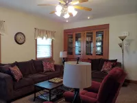 Rural Retreat yet close to the sites. Cedar point*Jet Express* African Safari - Homestays